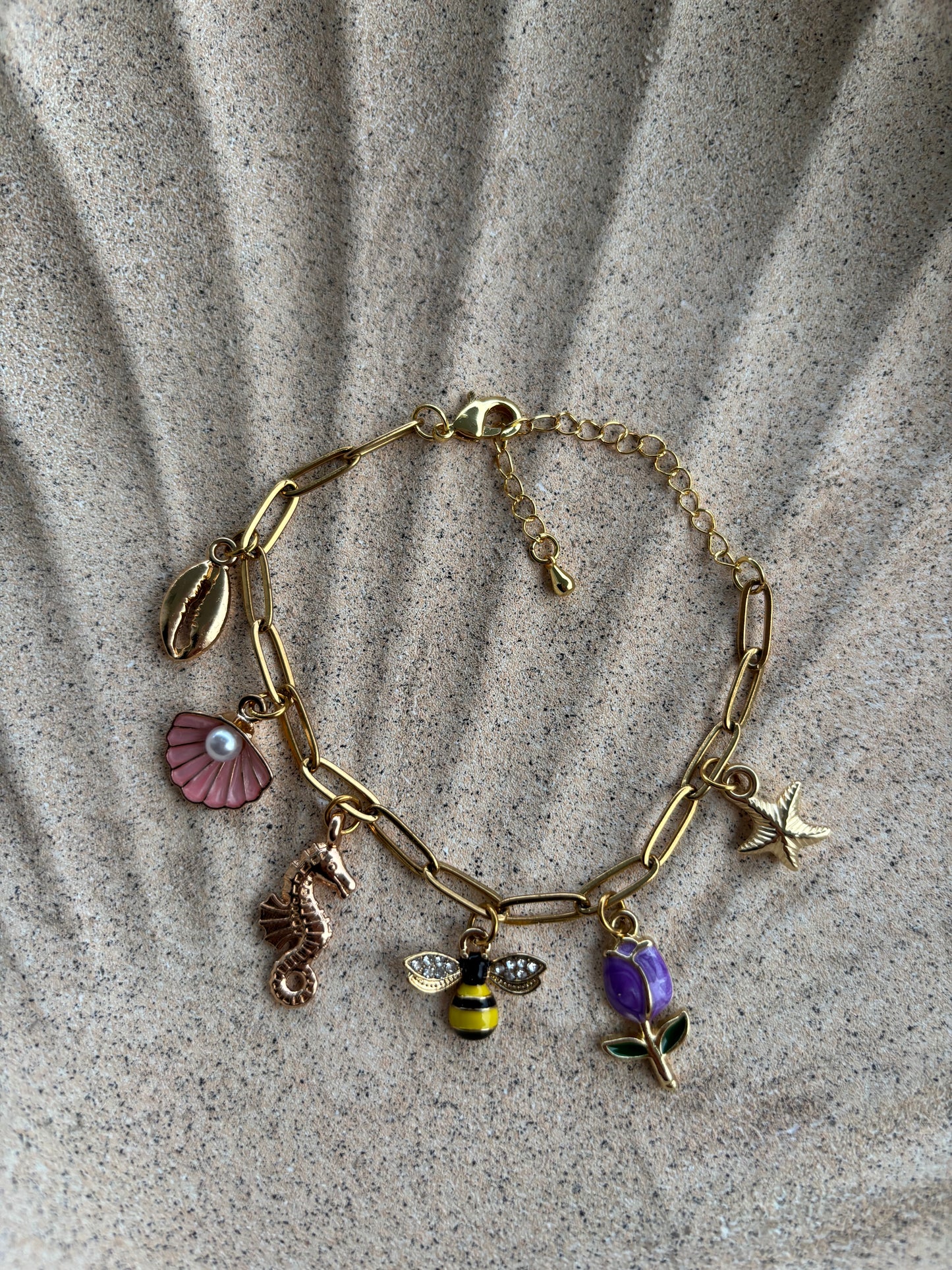 Sommerliches Charm-Armband mit Muschel, Biene & Blume - vergoldet 18 Karat🩷