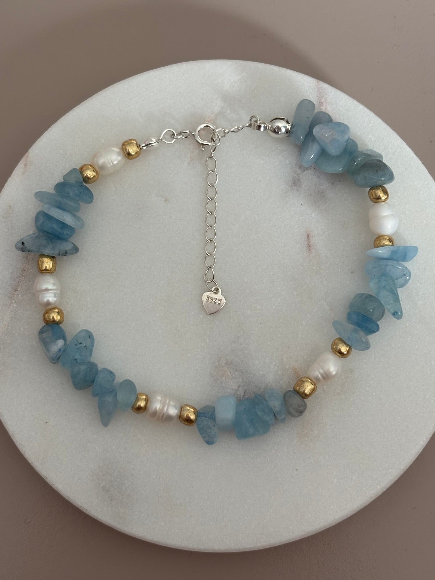 Aqua Glow – Armband aus Aquamarin, Süßwasserperlen & 925 Silber