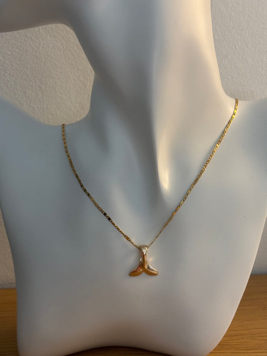 18 Karat vergoldete Kette mit Walflossen-Anhänger - maritimer Look