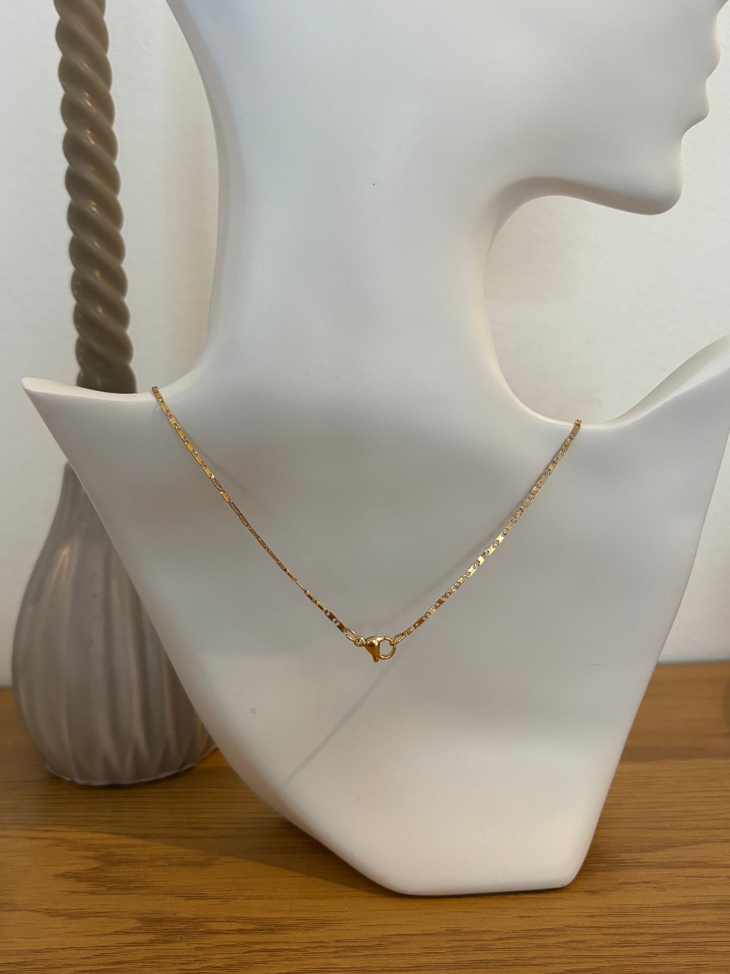 Oceana– Vergoldete Kette mit Muschel, Perle & Seestern (elegant, feminin)