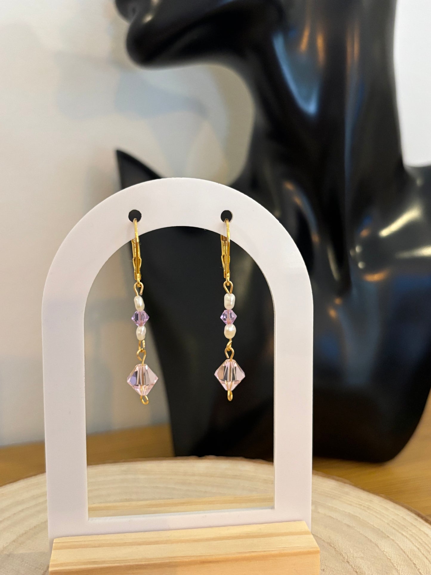 Handgemachte Ohrringe mit Swarovski-Kristallen & Süßwasserperlen - 18K vergoldet