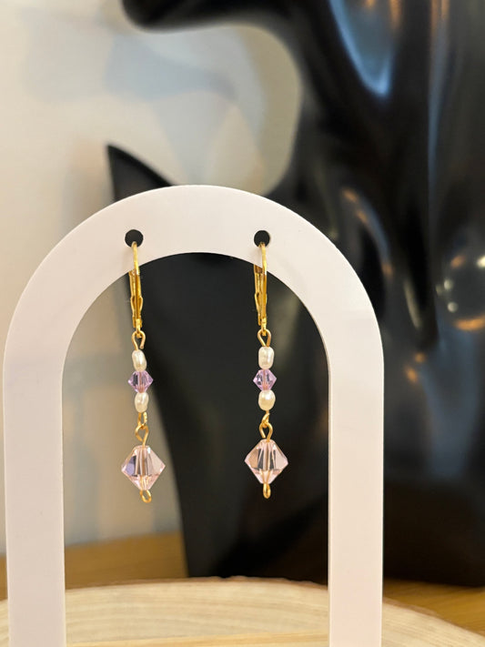 Handgemachte Ohrringe mit Swarovski-Kristallen & Süßwasserperlen - 18K vergoldet