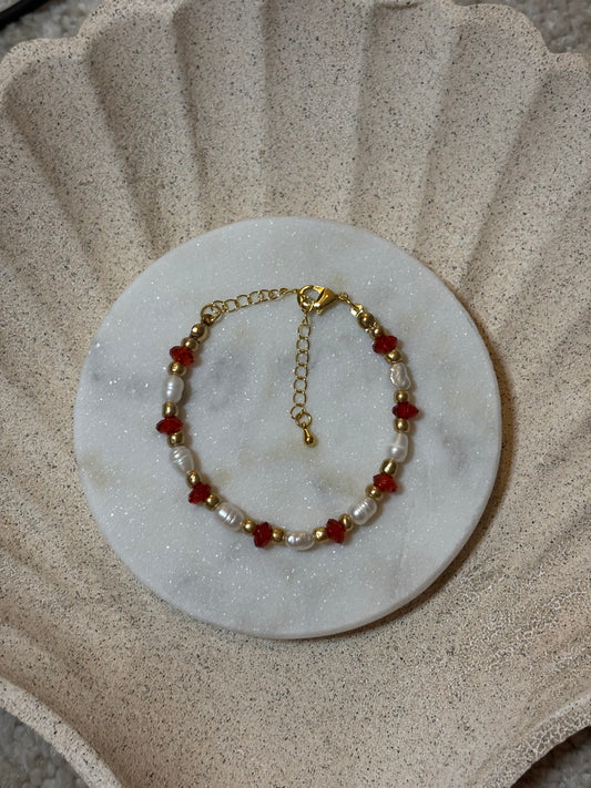 Armband „Amore“ – mit roten Akzenten & Süßwasserperlen