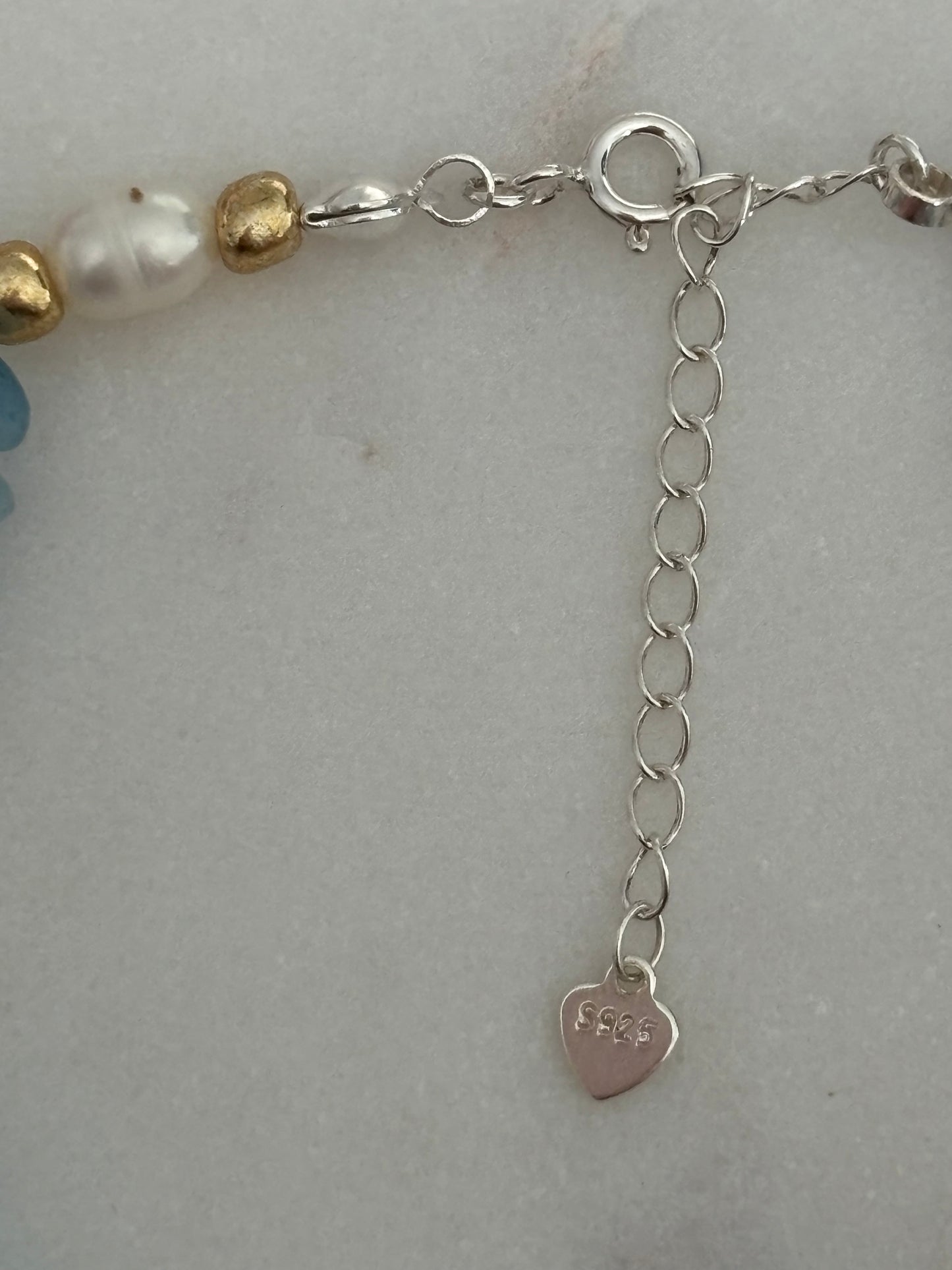 Aqua Glow – Armband aus Aquamarin, Süßwasserperlen & 925 Silber