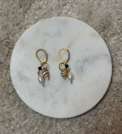 Muschel-Ohrringe mit Perle – handgemachter Sommertraum 🐚