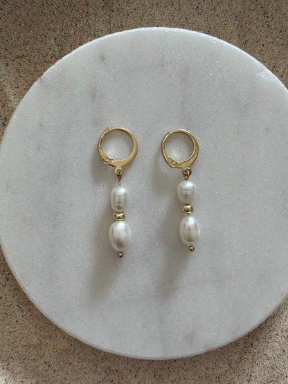 18 Karat Vergoldete Ohrringe mit echten
Süßwasserperlen „Pearl“